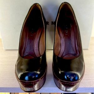 Marni Scarpa pump . Size 37. Black patent and brown leather .